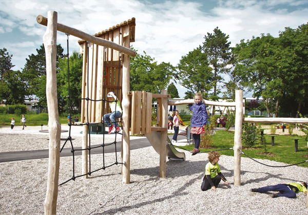 J4937 place zabaw place zabaw z naturalnego drewna konstrukcje wielofunkcyjne obraz zdjęcie